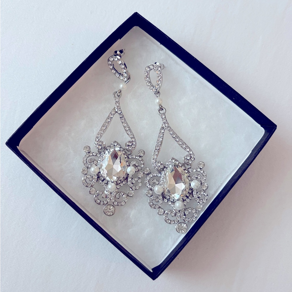 Crystal chandelier earrings with pearls